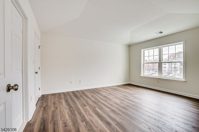 1233 Waterford Dr, Edison Twp., NJ 08817