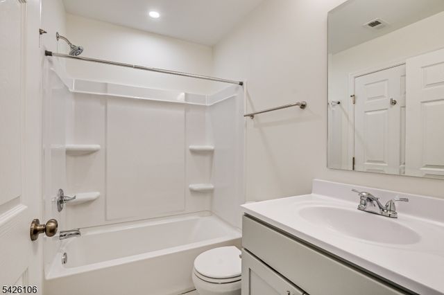 1233 Waterford Dr, Edison Twp., NJ 08817