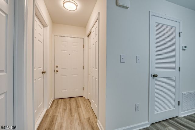 1233 Waterford Dr, Edison Twp., NJ 08817