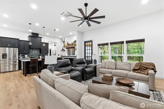 7590 SE Lynch Road, Shelton, WA 98584
