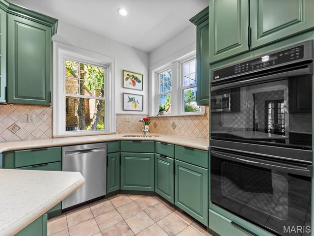 3873 Holly Hills Boulevard, St Louis, MO 63116