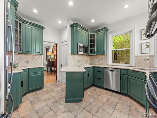 3873 Holly Hills Boulevard, St Louis, MO 63116