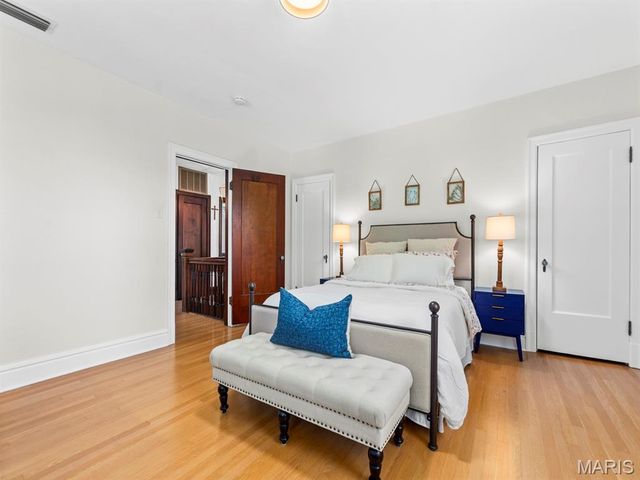 3873 Holly Hills Boulevard, St Louis, MO 63116