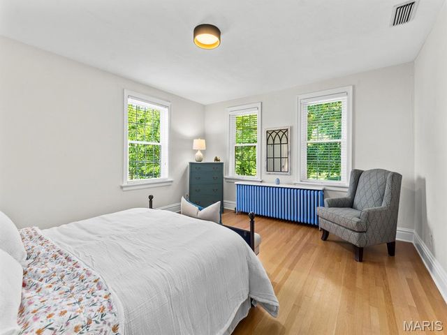 3873 Holly Hills Boulevard, St Louis, MO 63116