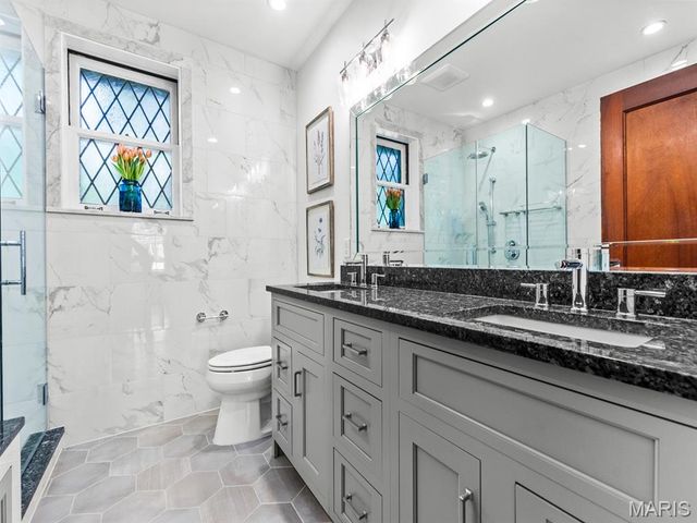 3873 Holly Hills Boulevard, St Louis, MO 63116