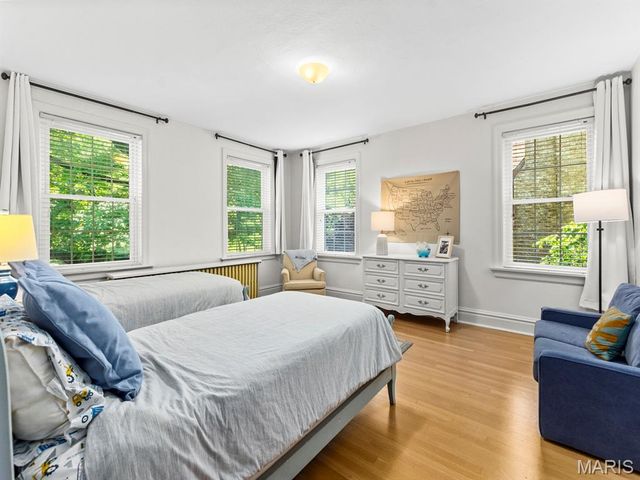 3873 Holly Hills Boulevard, St Louis, MO 63116