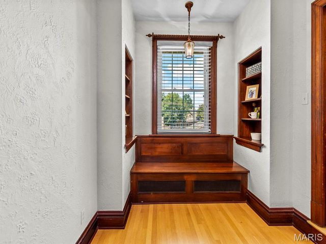 3873 Holly Hills Boulevard, St Louis, MO 63116