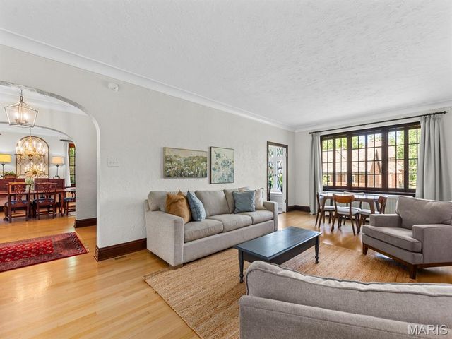 3873 Holly Hills Boulevard, St Louis, MO 63116