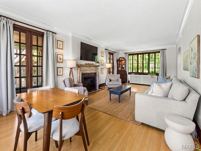 3873 Holly Hills Boulevard, St Louis, MO 63116