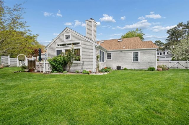 8 Viking Rock Drive, Yarmouth, MA 02664