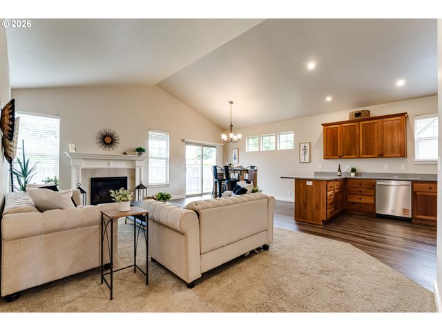 5409 KING ARTHUR Ct, Eugene, OR 97402