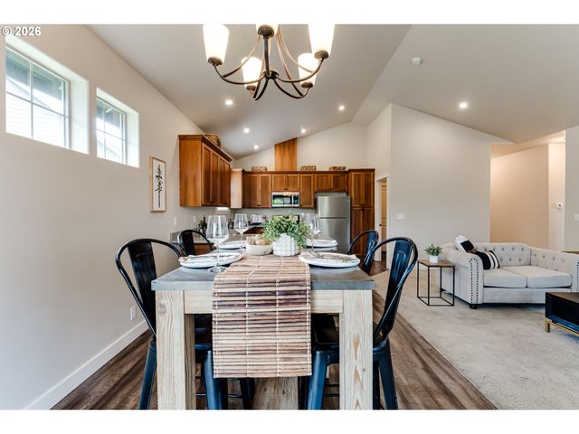 5409 KING ARTHUR Ct, Eugene, OR 97402