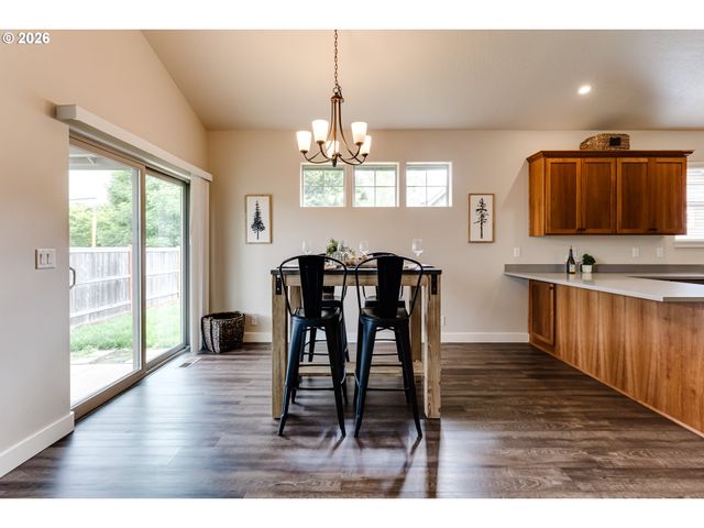 5409 KING ARTHUR Ct, Eugene, OR 97402