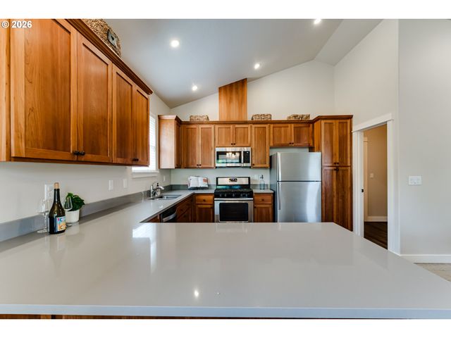 5409 KING ARTHUR Ct, Eugene, OR 97402