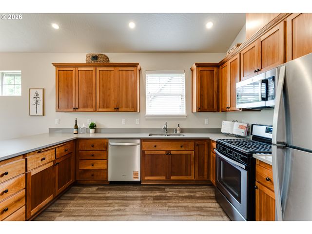 5409 KING ARTHUR Ct, Eugene, OR 97402