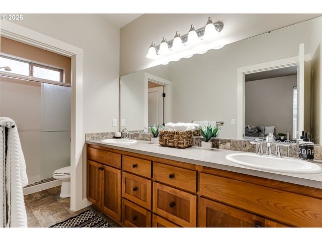 5409 KING ARTHUR Ct, Eugene, OR 97402
