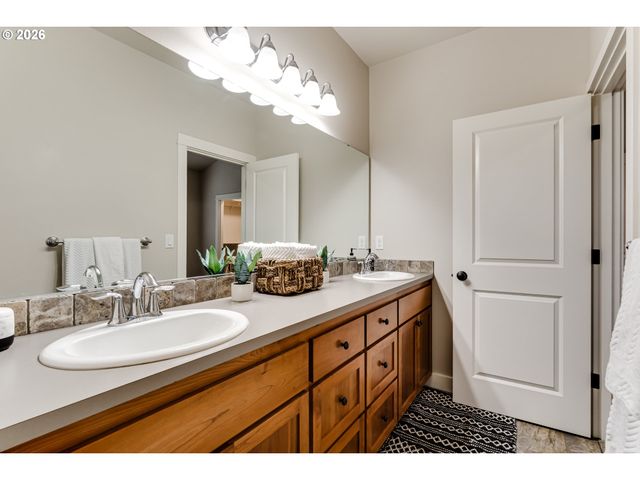 5409 KING ARTHUR Ct, Eugene, OR 97402