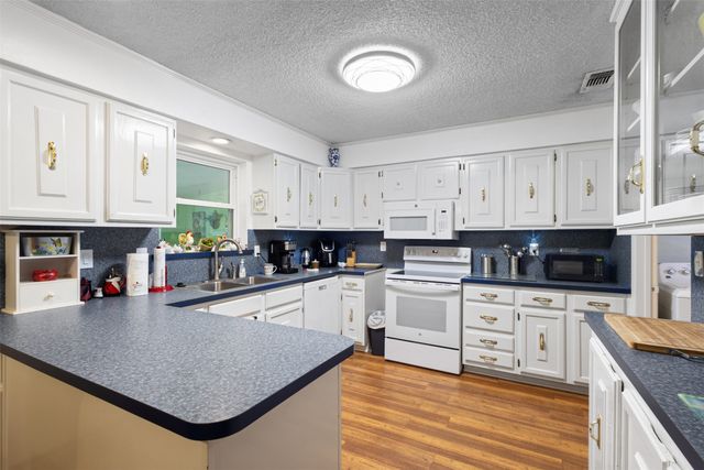 1624 Lands End Street, Granbury, TX 76048