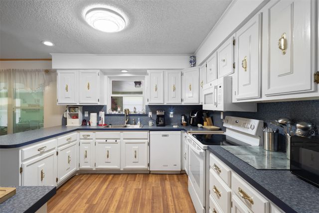 1624 Lands End Street, Granbury, TX 76048