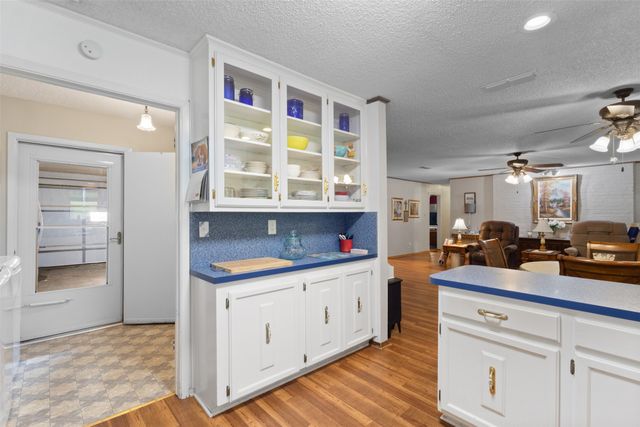 1624 Lands End Street, Granbury, TX 76048