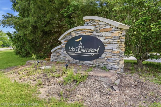 3345 E Commerce Road, Commerce Charter Township, MI 48382