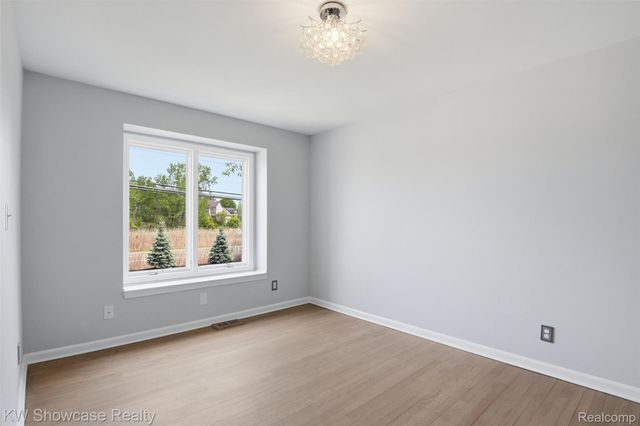 3345 E Commerce Road, Commerce Charter Township, MI 48382