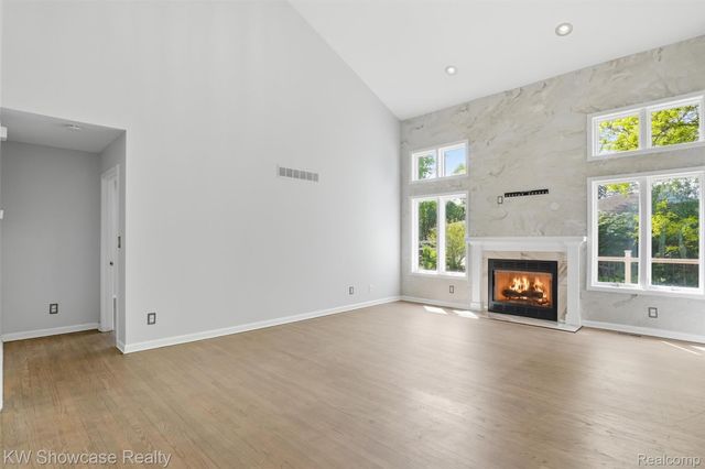 3345 E Commerce Road, Commerce Charter Township, MI 48382