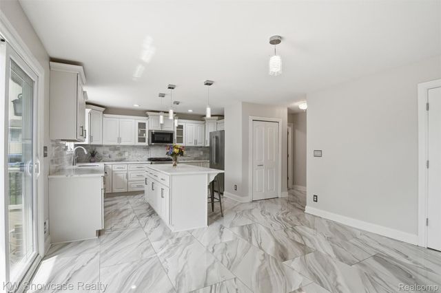 3345 E Commerce Road, Commerce Charter Township, MI 48382
