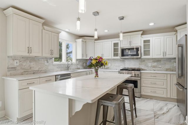 3345 E Commerce Road, Commerce Charter Township, MI 48382