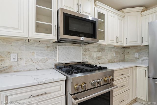 3345 E Commerce Road, Commerce Charter Township, MI 48382