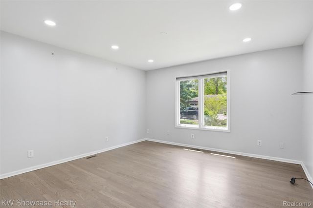 3345 E Commerce Road, Commerce Charter Township, MI 48382
