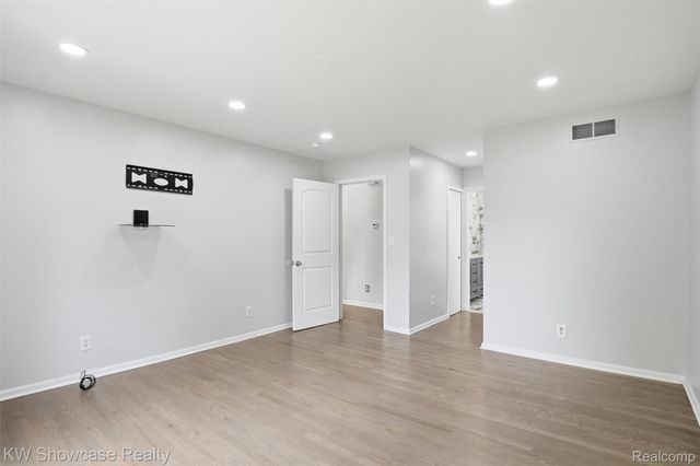 3345 E Commerce Road, Commerce Charter Township, MI 48382
