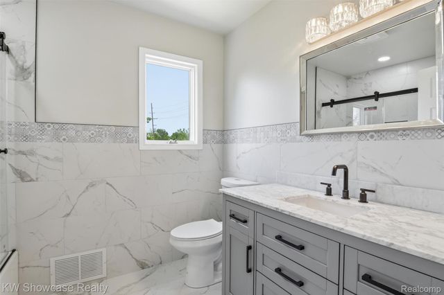 3345 E Commerce Road, Commerce Charter Township, MI 48382