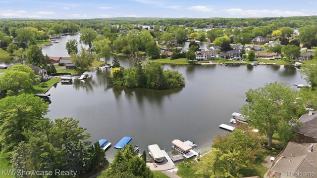 3345 E Commerce Road, Commerce Charter Township, MI 48382