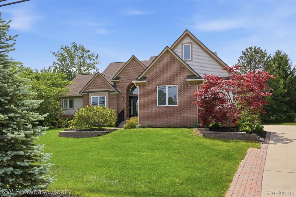 3345 E Commerce Road, Commerce Charter Township, MI 48382