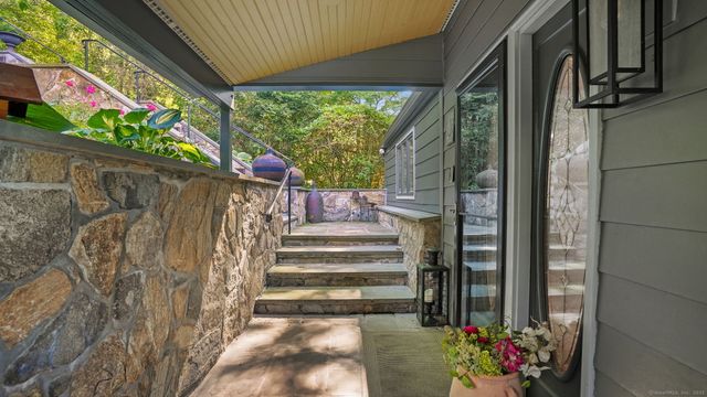 5 Shady Knolls, Danbury, CT 06811