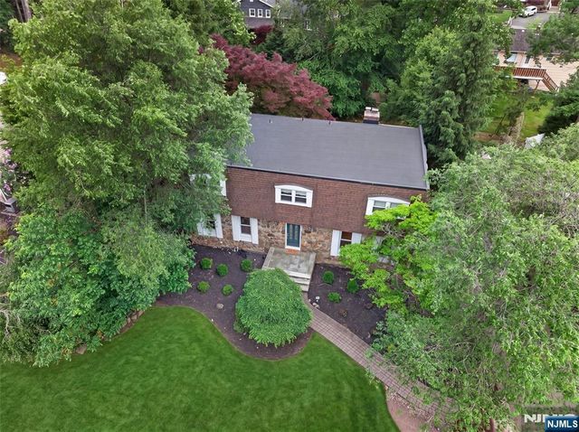 559 Wayne Drive, River Vale, NJ 07675