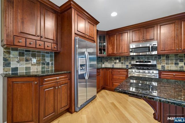 559 Wayne Drive, River Vale, NJ 07675