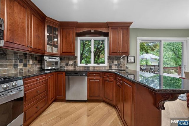 559 Wayne Drive, River Vale, NJ 07675