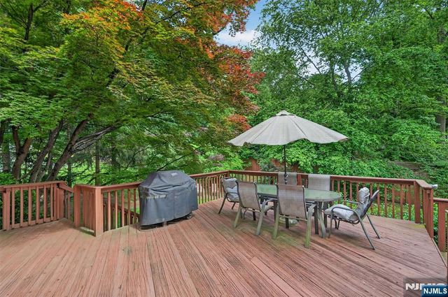 559 Wayne Drive, River Vale, NJ 07675