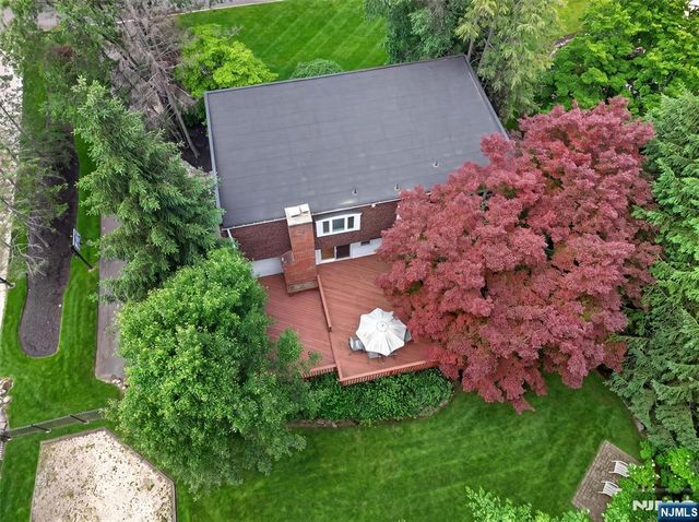 559 Wayne Drive, River Vale, NJ 07675