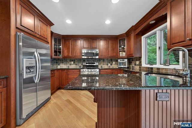 559 Wayne Drive, River Vale, NJ 07675