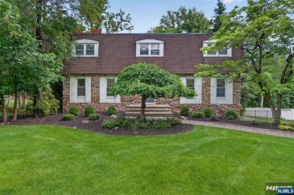 559 Wayne Drive, River Vale, NJ 07675