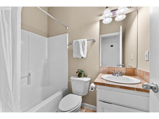 2352 Nw BREWER Ln, Portland, OR 97229