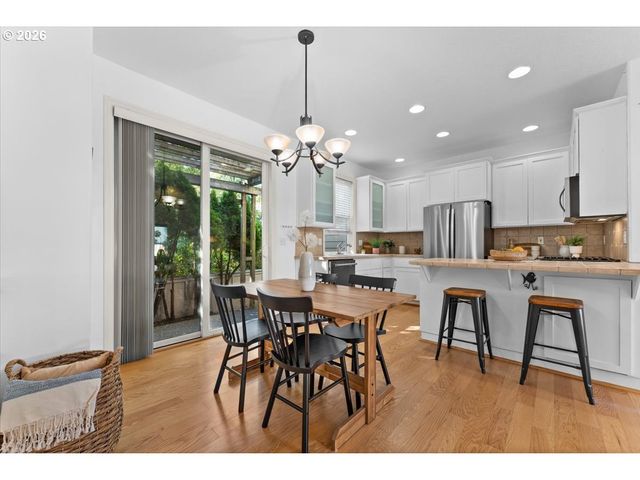 2352 Nw BREWER Ln, Portland, OR 97229