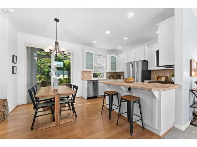 2352 Nw BREWER Ln, Portland, OR 97229