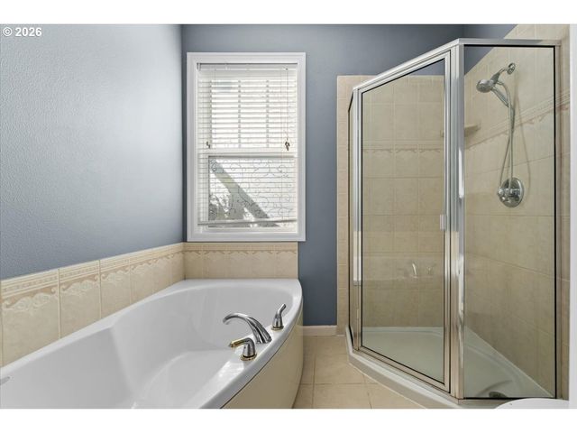 2352 Nw BREWER Ln, Portland, OR 97229