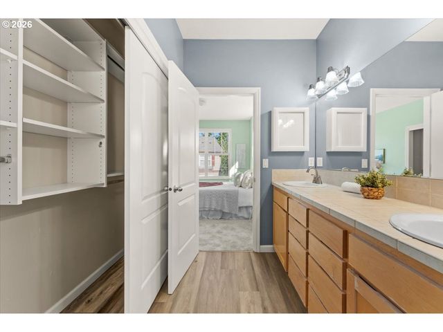 2352 Nw BREWER Ln, Portland, OR 97229
