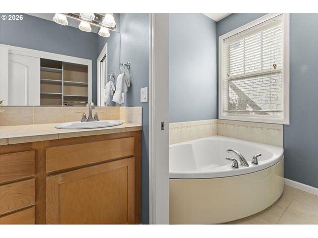 2352 Nw BREWER Ln, Portland, OR 97229
