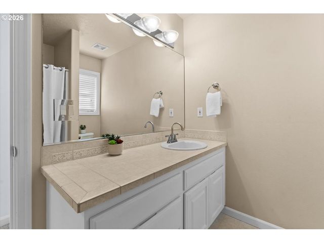 2352 Nw BREWER Ln, Portland, OR 97229